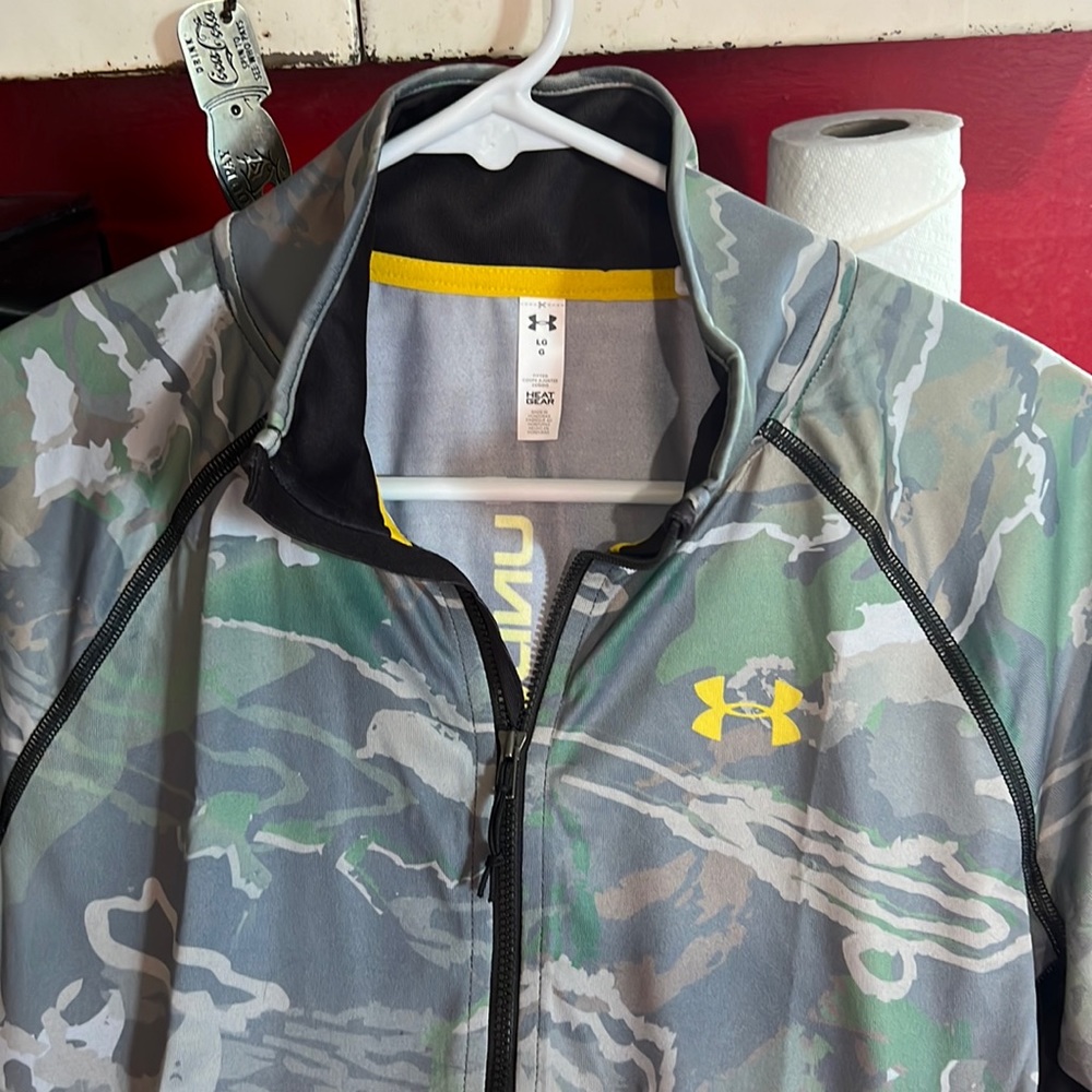 Under Armour 3/4 zip light weight shirt